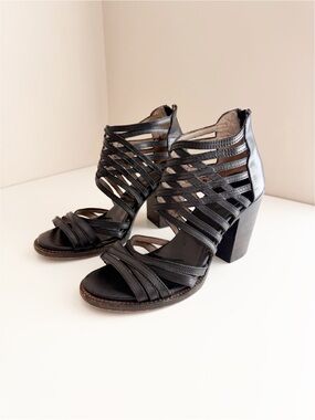 Freebird by Steven Wing strappy sandals in black leather block heel size 9